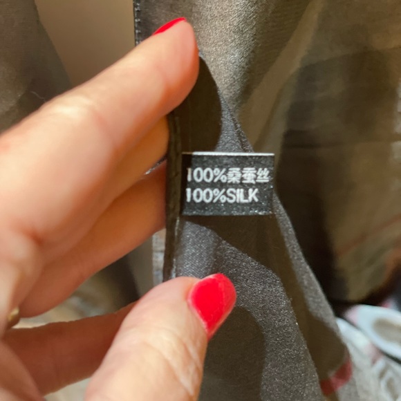 🪩Grey Nova Check 100% Silk Oversized Scarf🪩 - Picture 3 of 3